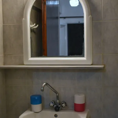 Alisahni Vári