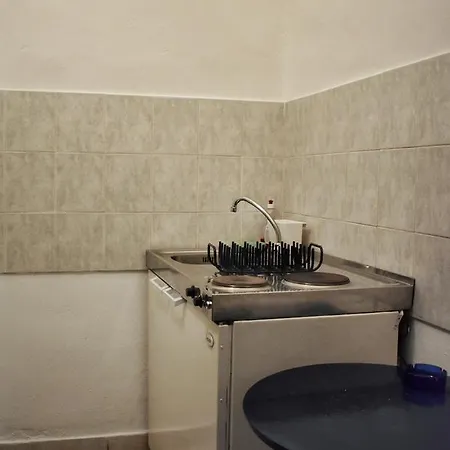 Hotel económico Alisahni Vári