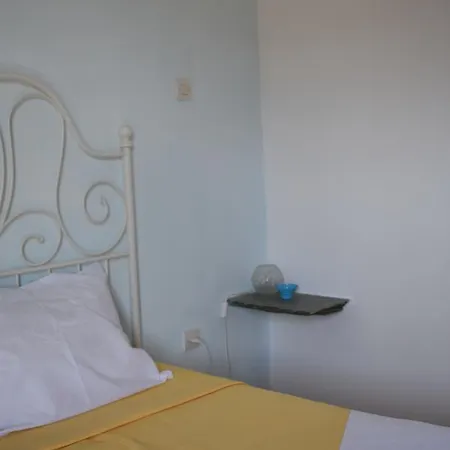 Alisahni Hotel económico Vári